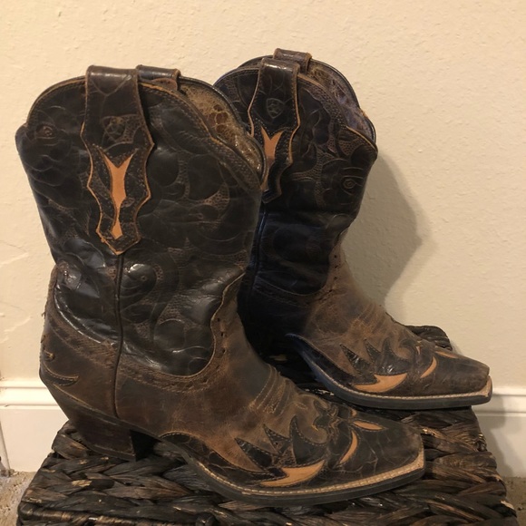 Boots - Picture 2 of 3